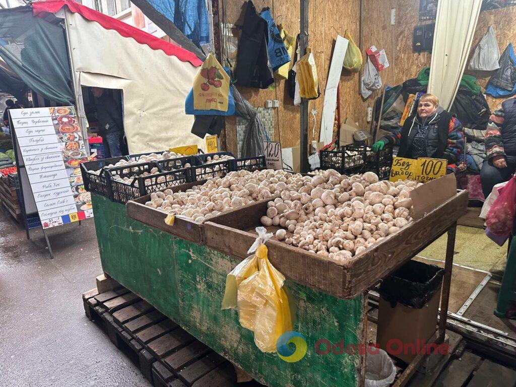 Верба, паска та зелень: актуальні ціни на одеському Привозі Верба, паска та зелень: актуальні ціни на одеському Привозі