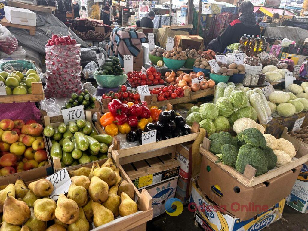 Верба, паска та зелень: актуальні ціни на одеському Привозі Верба, паска та зелень: актуальні ціни на одеському Привозі