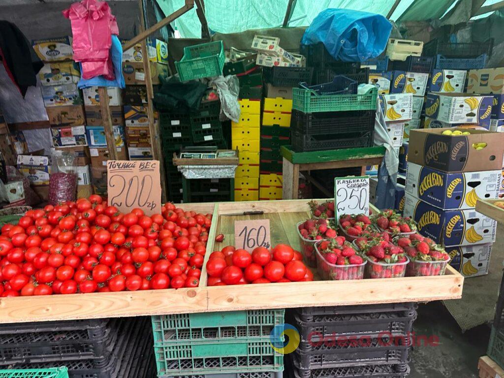 Верба, паска та зелень: актуальні ціни на одеському Привозі Верба, паска та зелень: актуальні ціни на одеському Привозі