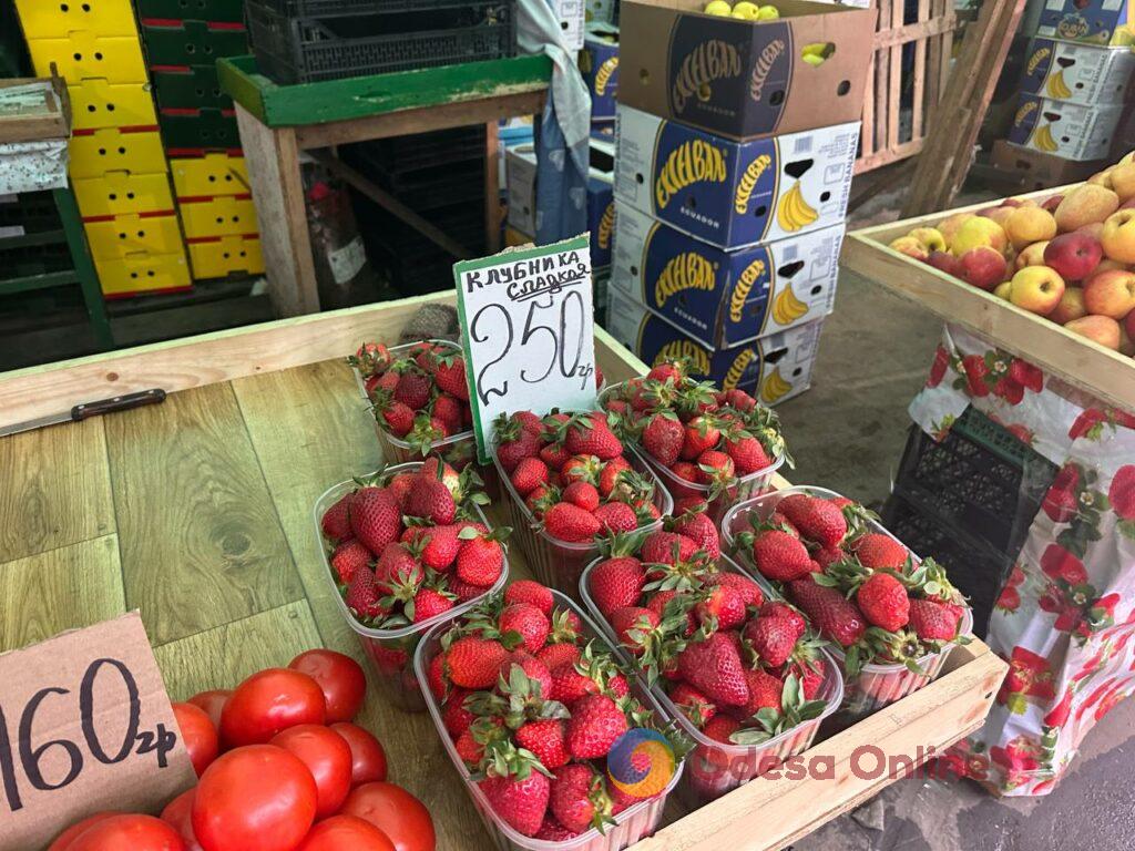 Верба, паска та зелень: актуальні ціни на одеському Привозі Верба, паска та зелень: актуальні ціни на одеському Привозі