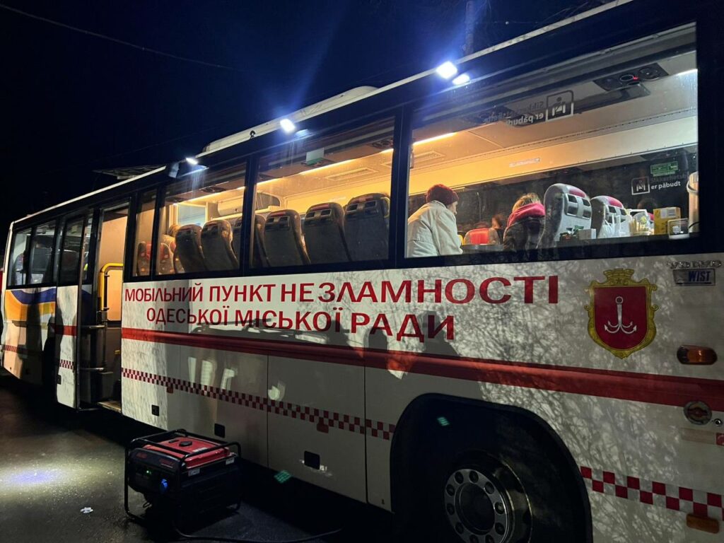 У Хаджибейському районі пошкоджені понад 250 вікон: як Одеса оговтується після нічної атаки В Хаджибейском районе повреждены более 250 окон: как Одесса приходит в себя после ночной атаки