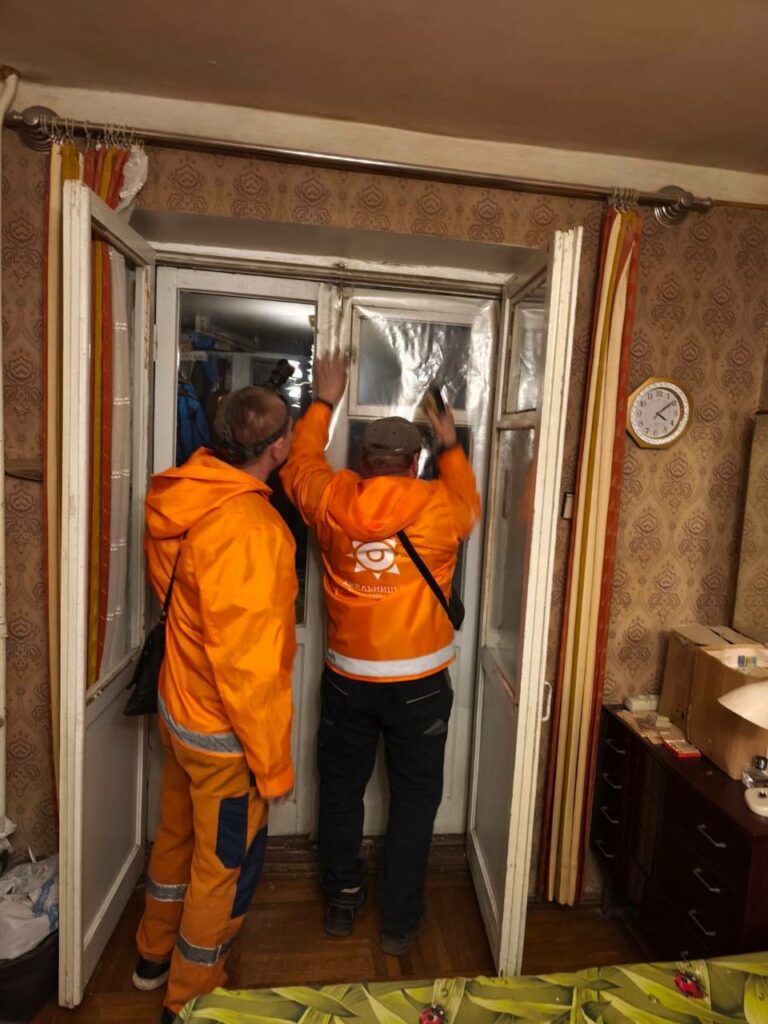 У Хаджибейському районі пошкоджені понад 250 вікон: як Одеса оговтується після нічної атаки В Хаджибейском районе повреждены более 250 окон: как Одесса приходит в себя после ночной атаки