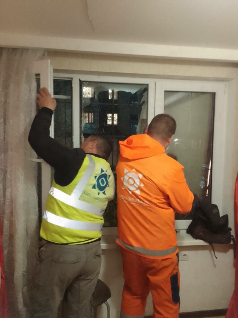 У Хаджибейському районі пошкоджені понад 250 вікон: як Одеса оговтується після нічної атаки В Хаджибейском районе повреждены более 250 окон: как Одесса приходит в себя после ночной атаки