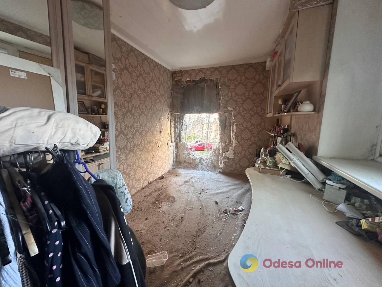 Ночная атака на Одессу: разрушен фасад жилого дома, есть пострадавшие