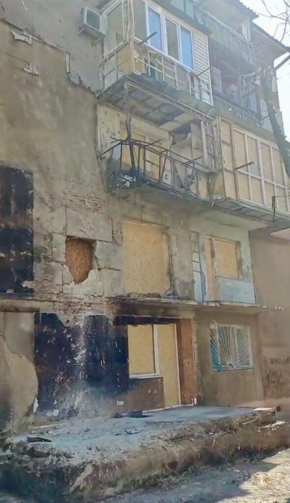 Вісім самоскидів сміття та 130 закритих вікон: в Одесі ліквідовують наслідки ворожої атаки