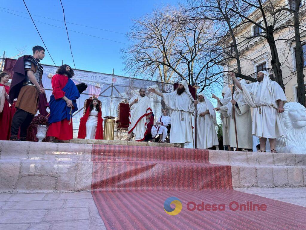 Великодня реконструкція в Одесі: понад 400 акторів оживили біблійні події (фото)