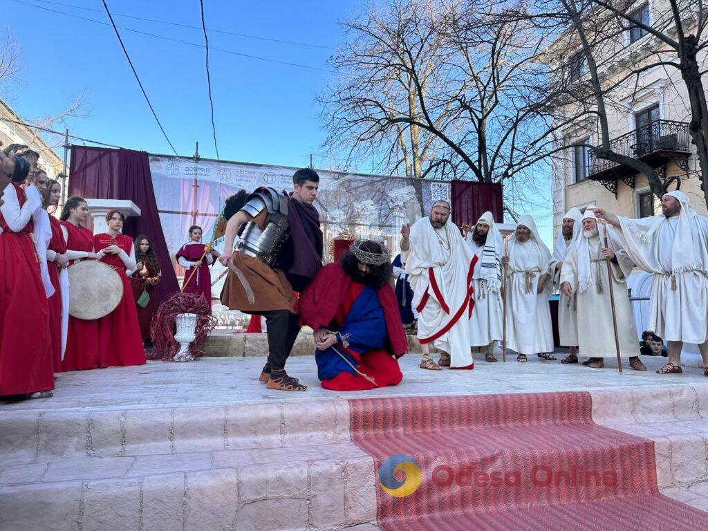 Пасхальная реконструкция в Одессе: более 400 актеров оживили библейские события (фото)