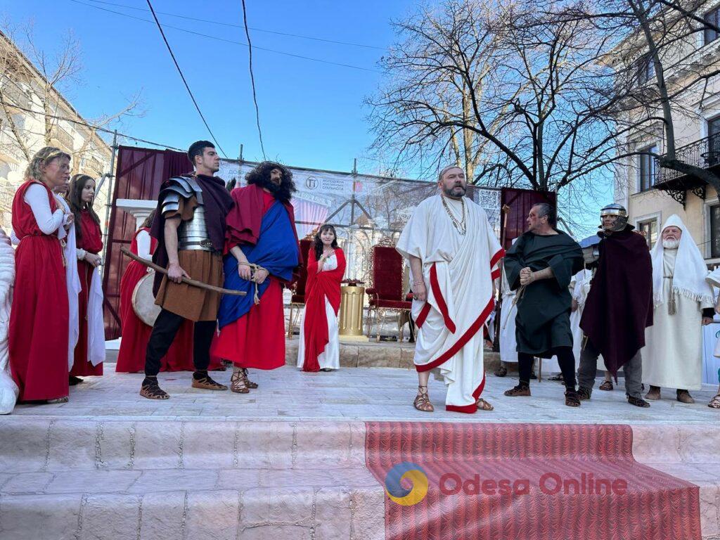 Пасхальная реконструкция в Одессе: более 400 актеров оживили библейские события (фото)