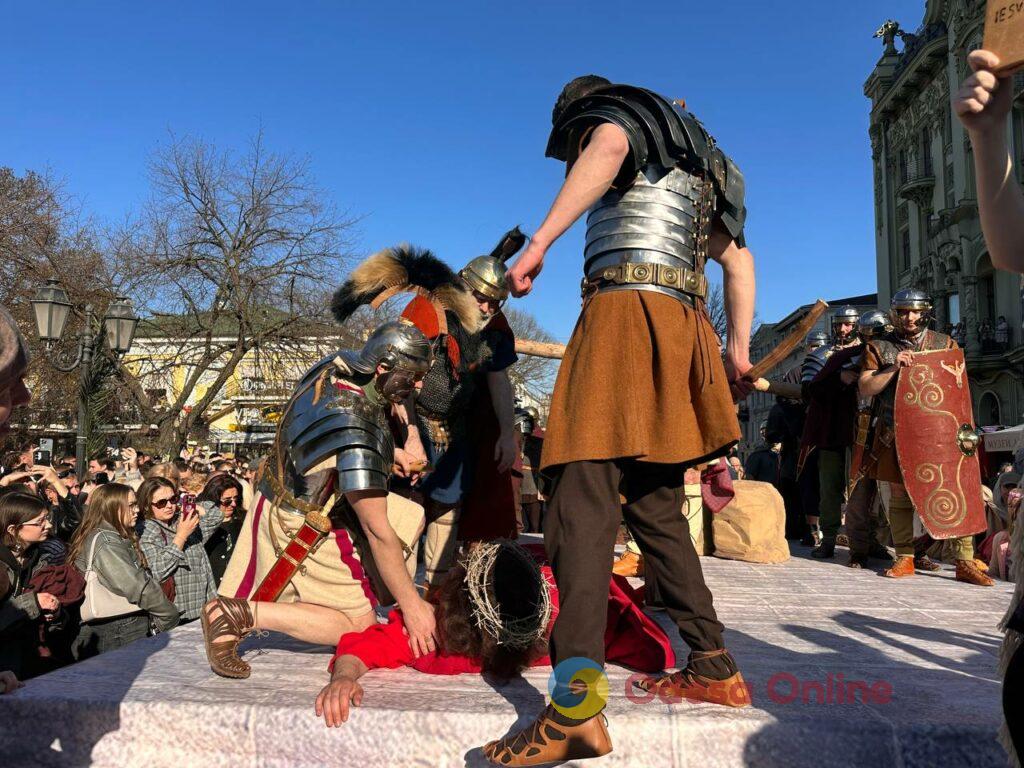 Пасхальная реконструкция в Одессе: более 400 актеров оживили библейские события (фото)