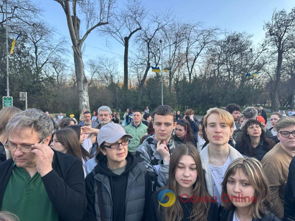 Вперше в Одесі: у парку Шевченка випустили на волю 27 врятованих кажанів