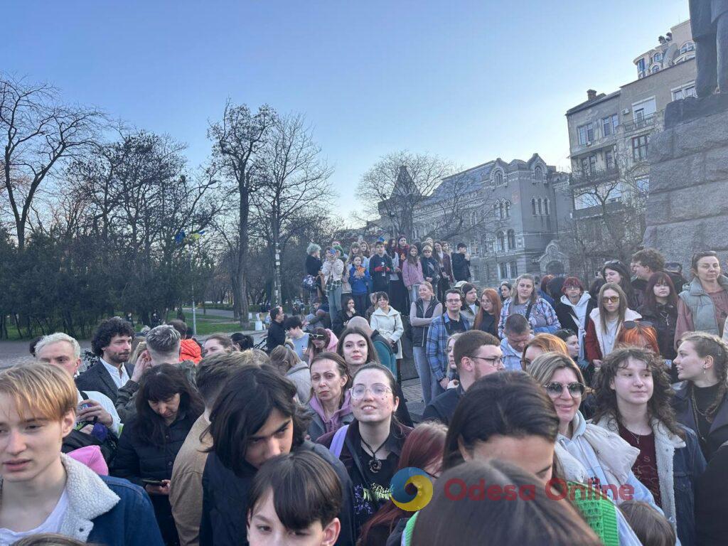 Вперше в Одесі: у парку Шевченка випустили на волю 27 врятованих кажанів