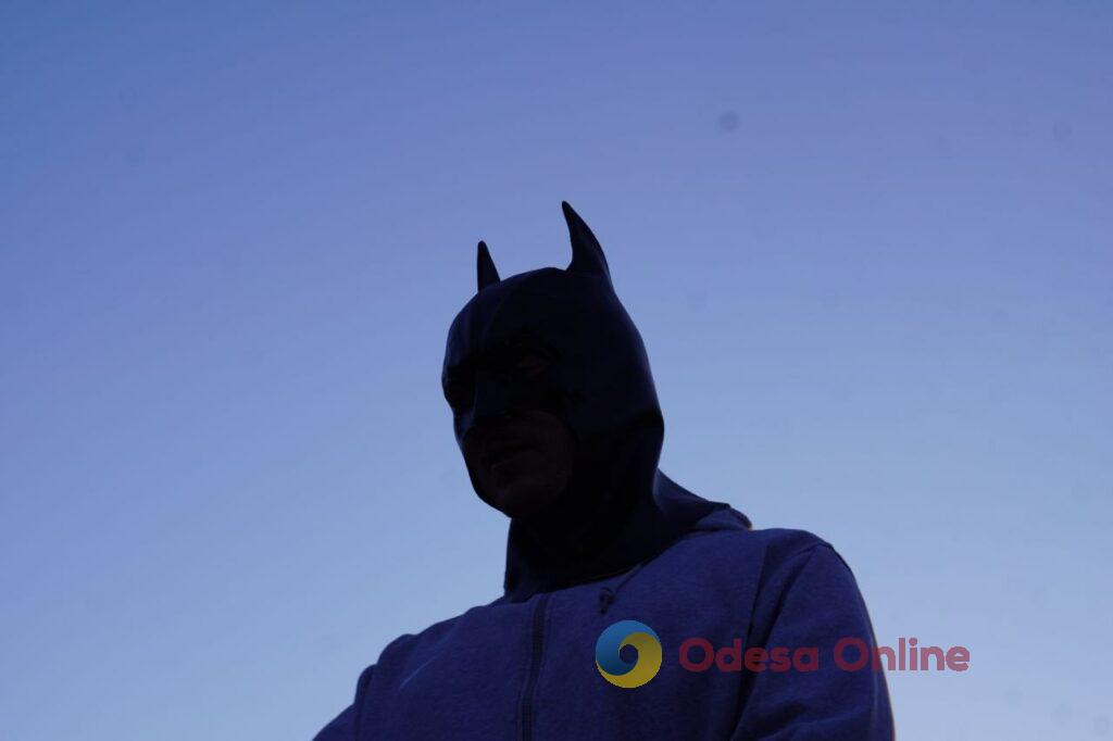 Вперше в Одесі: у парку Шевченка випустили на волю 27 врятованих кажанів Впервые в Одессе: в парке Шевченко выпустили на волю 27 спасенных летучих мышей