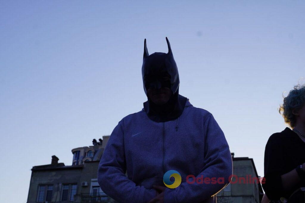 Вперше в Одесі: у парку Шевченка випустили на волю 27 врятованих кажанів Впервые в Одессе: в парке Шевченко выпустили на волю 27 спасенных летучих мышей