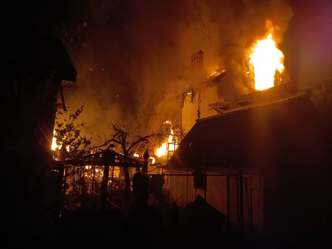 Внаслідок нічної атаки РФ по Одесі загинули троє людей, серед них дитина Внаслідок нічної атаки РФ по Одесі загинули троє людей, серед них дитина