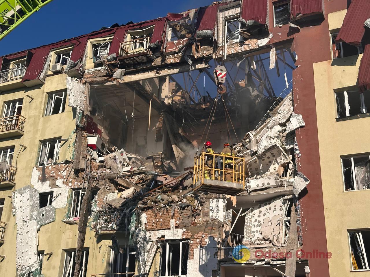 Атака на Одессу в ночь на 6 апреля: завершены аварийно-спасательные работы в доме, где погибли люди Атака на Одессу в ночь на 6 апреля: завершены аварийно-спасательные работы в доме, где погибли люди