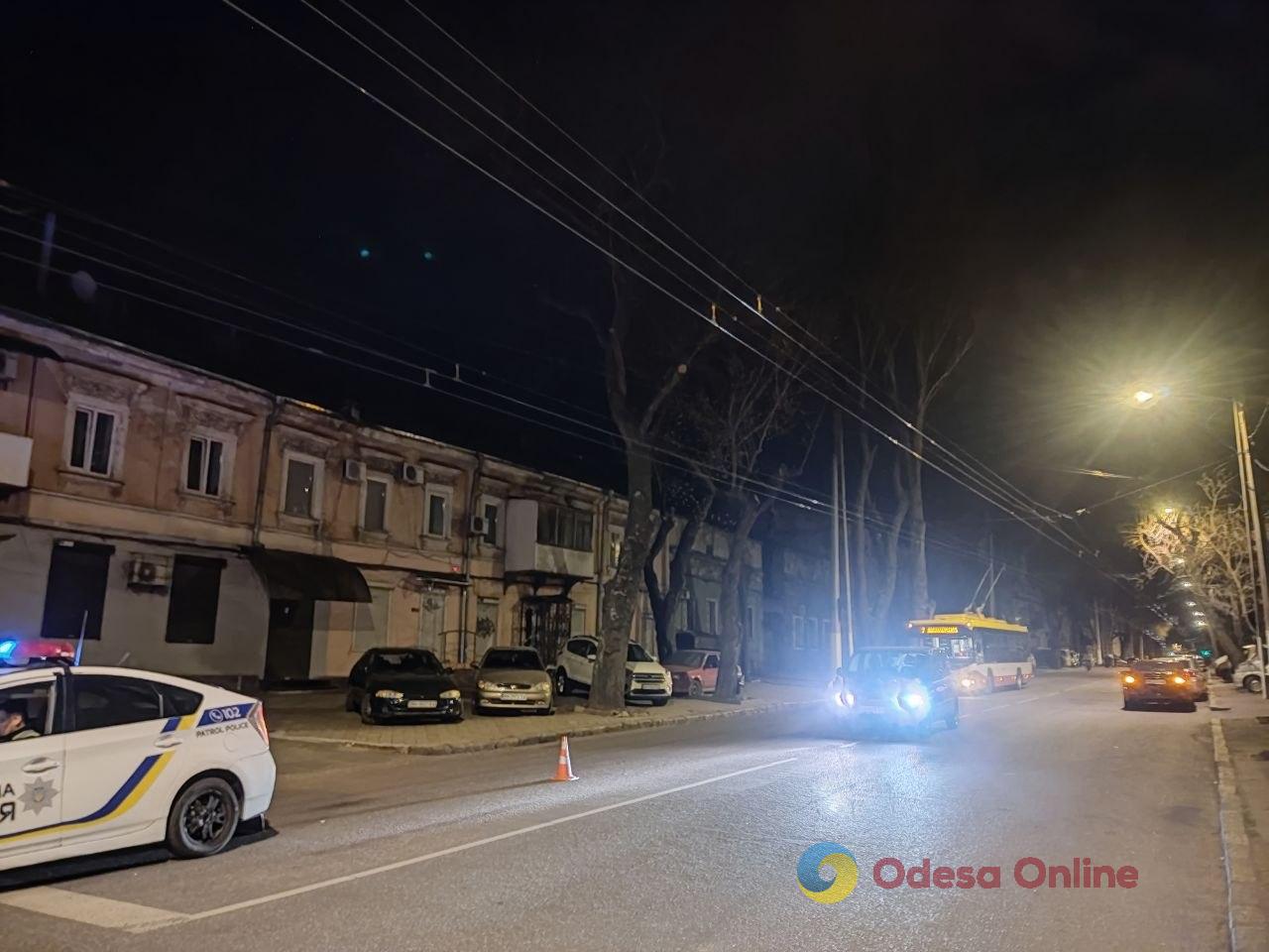 У центрі Одеси перекинувся автомобіль швидкої допомоги (фото) У центрі Одеси перекинувся автомобіль швидкої допомоги (фото)