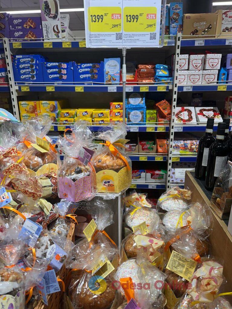 Сколько стоит пасхальная корзина в Одессе: обзор цен в магазинах и пекарнях