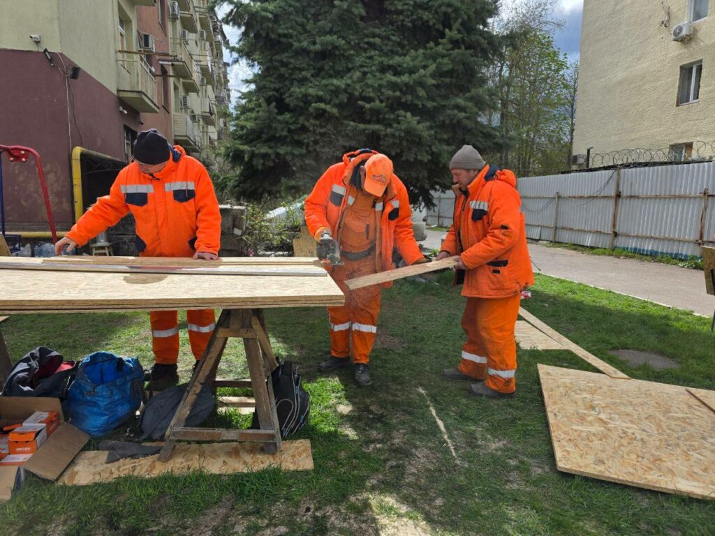 Третя доба ліквідації наслідків атаки в Одесі: шість будинків зруйновані вщент Третьи сутки ликвидации последствий атаки в Одессе: шесть домов разрушены полностью
