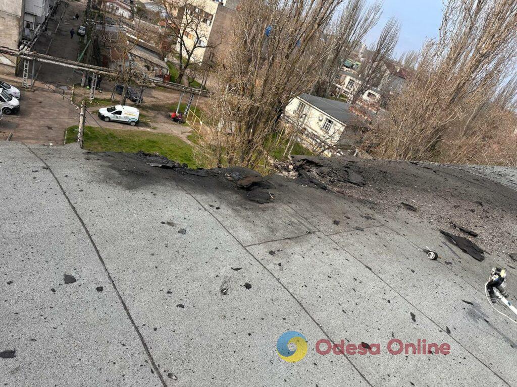 Наслідки атаки БпЛА по Одесі: фоторепортаж зсередини зруйнованої квартири Последствия атаки БпЛА по Одессе: фоторепортаж изнутри разрушенной квартиры