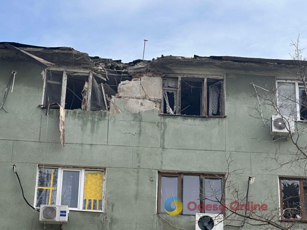 Наслідки атаки БпЛА по Одесі: фоторепортаж зсередини зруйнованої квартири Последствия атаки БпЛА по Одессе: фоторепортаж изнутри разрушенной квартиры