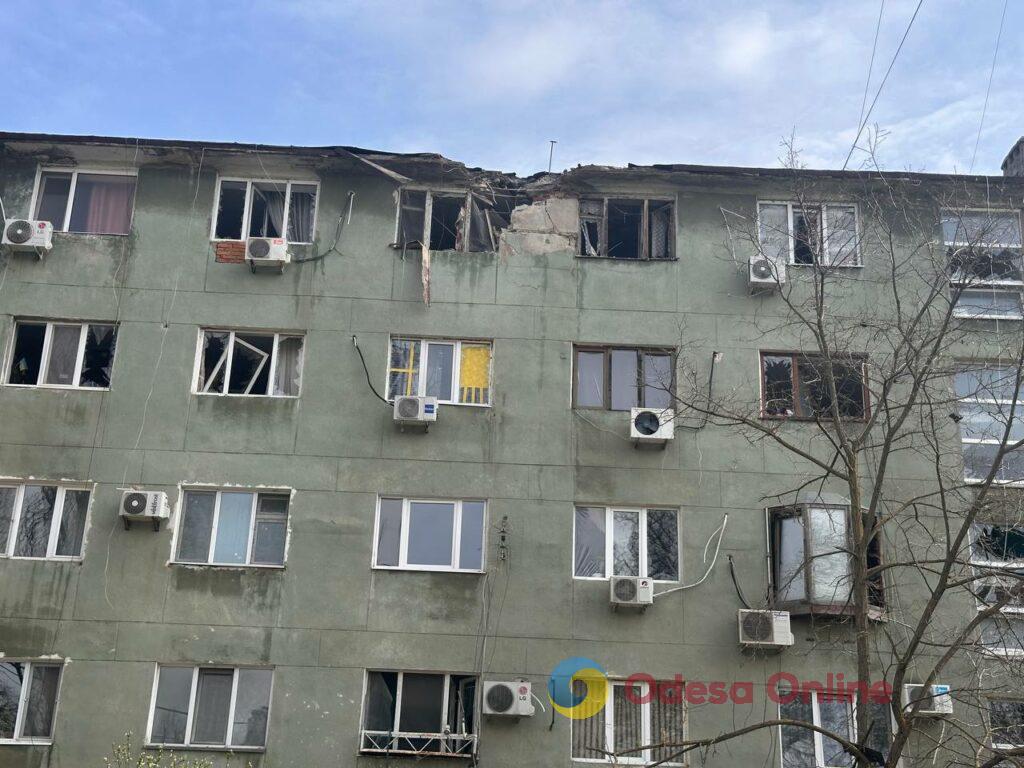 Наслідки атаки БпЛА по Одесі: фоторепортаж зсередини зруйнованої квартири Последствия атаки БпЛА по Одессе: фоторепортаж изнутри разрушенной квартиры