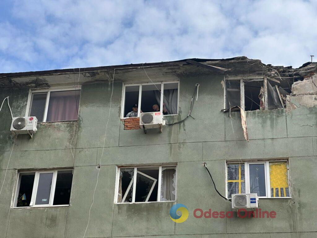 Наслідки атаки БпЛА по Одесі: фоторепортаж зсередини зруйнованої квартири Последствия атаки БпЛА по Одессе: фоторепортаж изнутри разрушенной квартиры