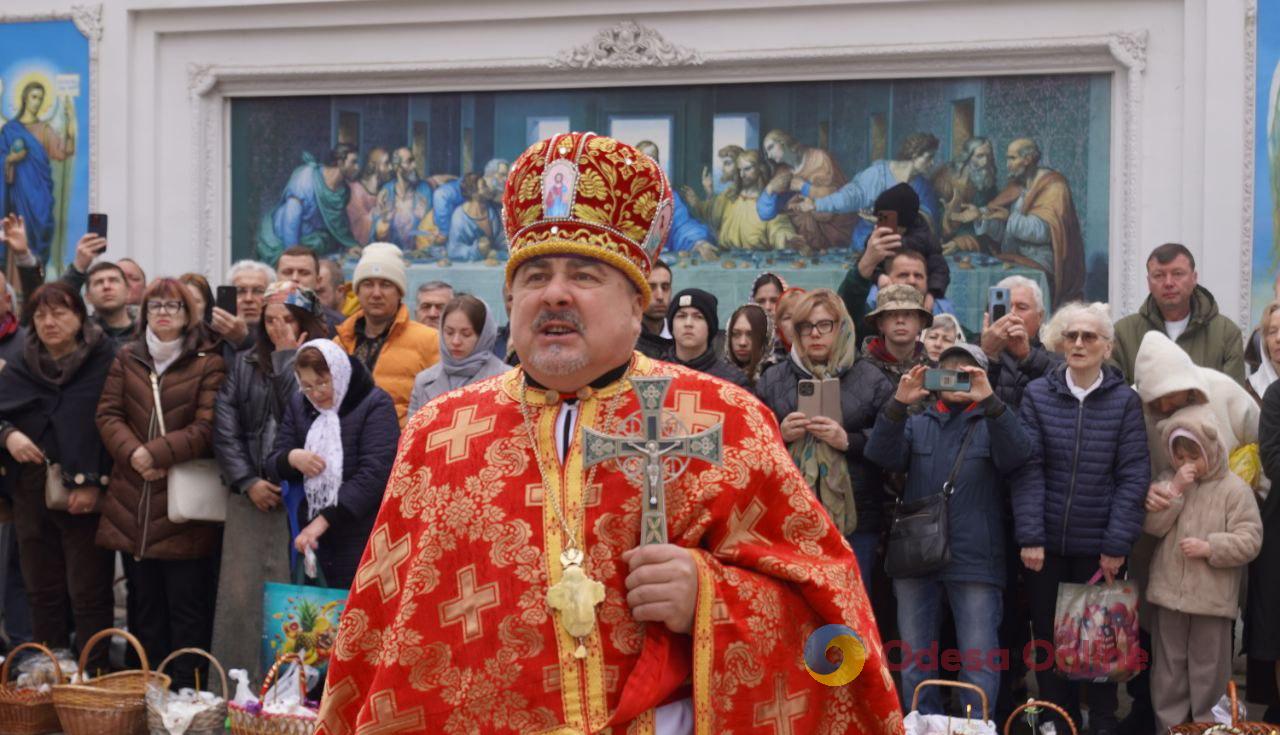 Одесити відзначають православний Великдень (фоторепортаж) Одесити відзначають православний Великдень (фоторепортаж)