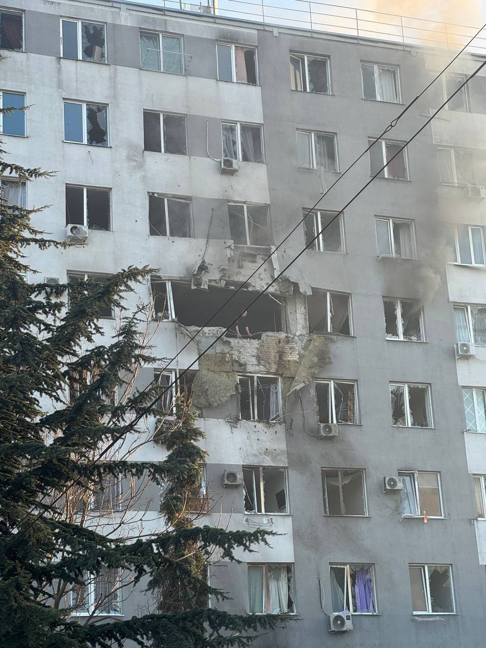 РФ атаковала Одессу: есть попадание в жилую девятиэтажку (обновлено) РФ атаковала Одессу: есть попадание в жилую девятиэтажку (обновлено)