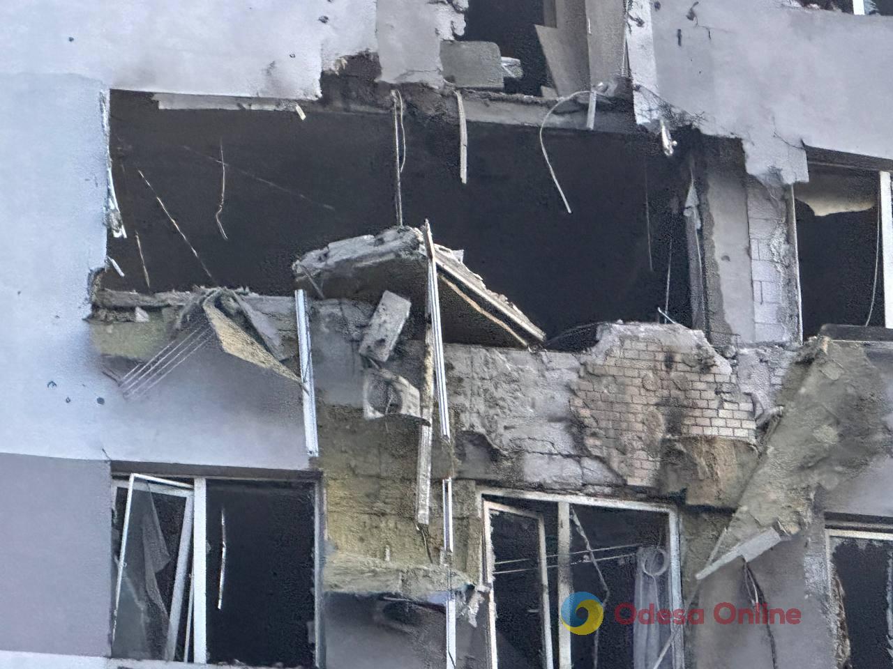 Влучання в багатоповерхівку в Одесі: фото наслідків атаки РФ та свідчення очевидця