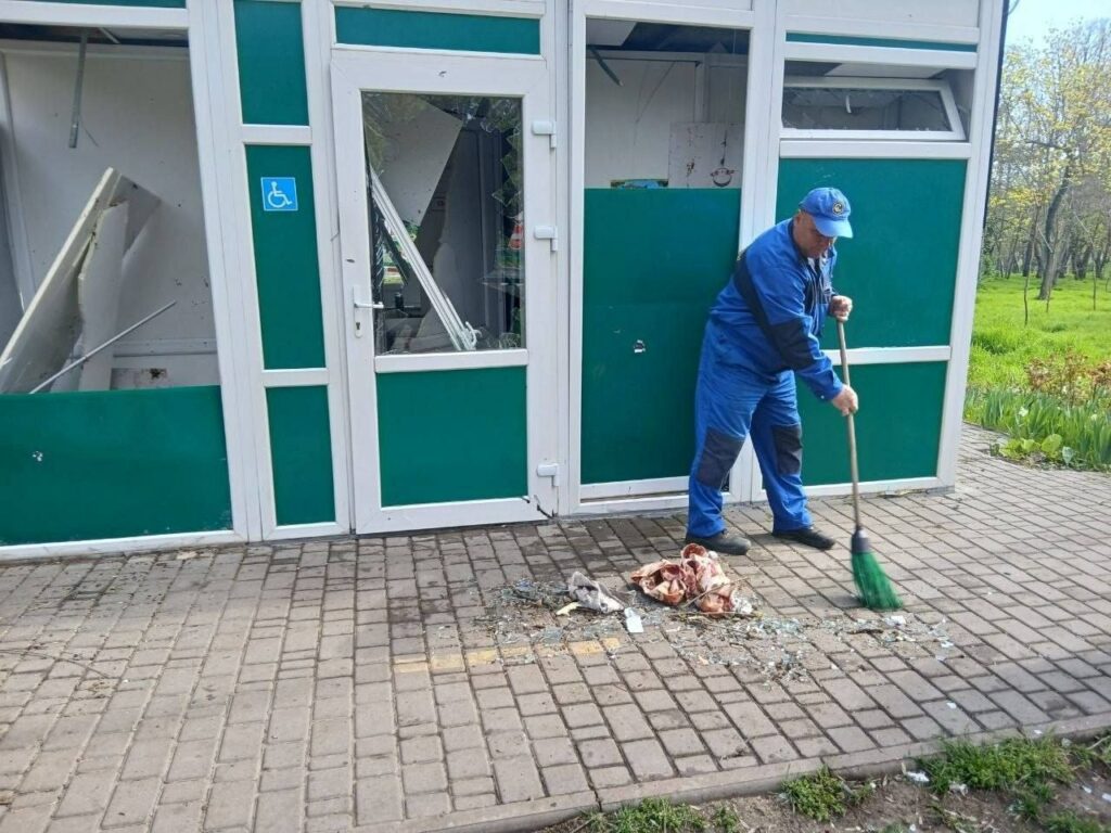 У парку Перемоги відновили вбиральню після ворожого обстрілу Одеси У парку Перемоги відновили вбиральню після ворожого обстрілу Одеси
