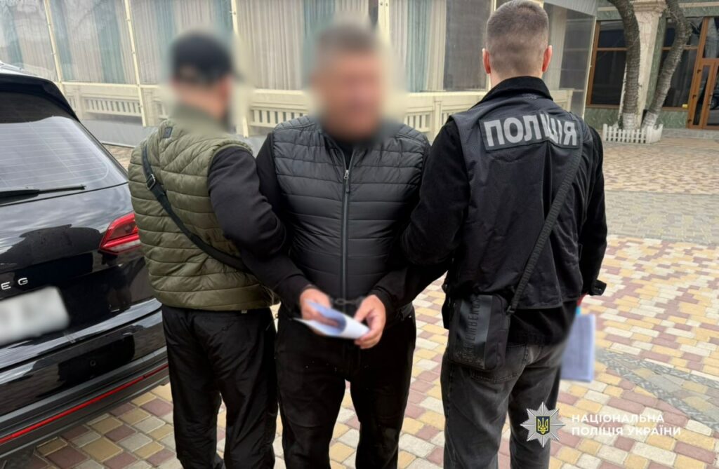 «Белый билет» за 18 000 долларов: под Одессой задержали организатора канала побега за границу