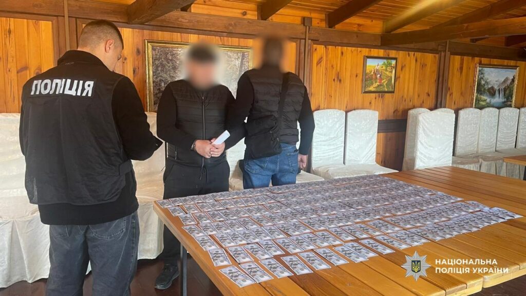 «Белый билет» за 18 000 долларов: под Одессой задержали организатора канала побега за границу