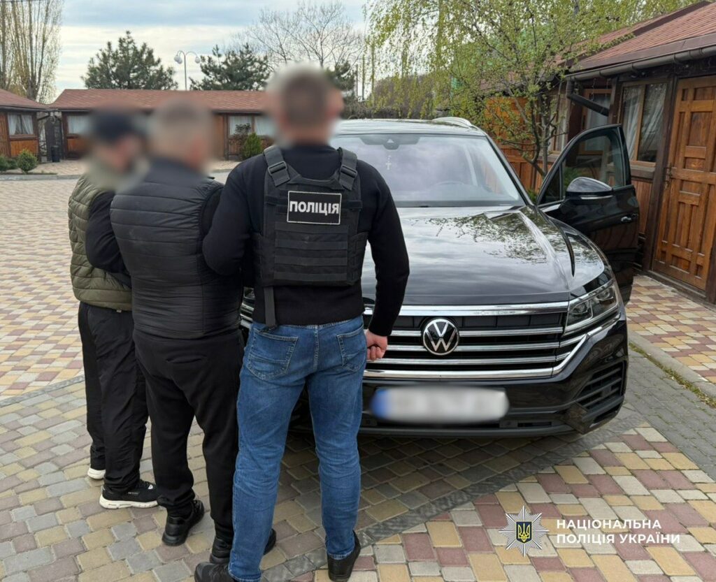 «Белый билет» за 18 000 долларов: под Одессой задержали организатора канала побега за границу