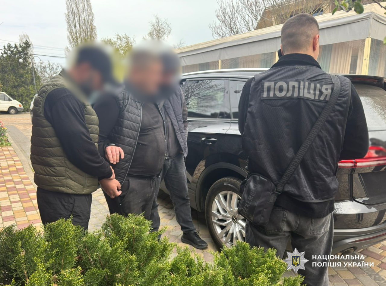 «Белый билет» за 18 000 долларов: под Одессой задержали организатора канала побега за границу