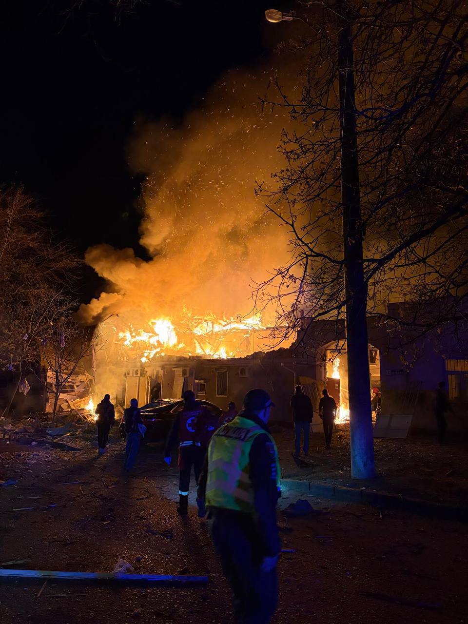 Внаслідок атаки РФ в Одесі загинуло літнє подружжя, значних пошкоджень зазнали житлові будинки Внаслідок атаки РФ в Одесі загинуло літнє подружжя, значних пошкоджень зазнали житлові будинки