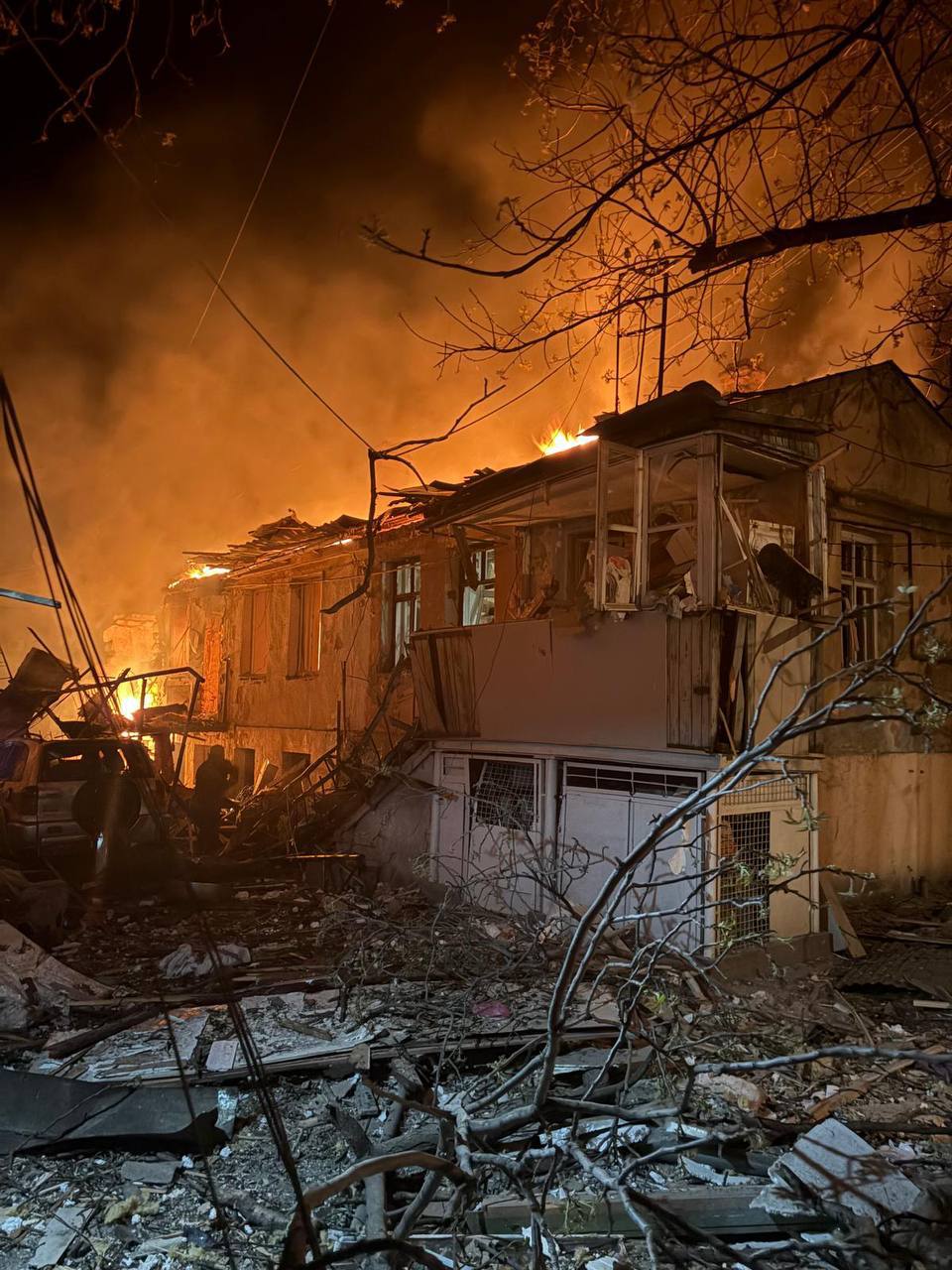 Внаслідок атаки РФ в Одесі загинуло літнє подружжя, значних пошкоджень зазнали житлові будинки Внаслідок атаки РФ в Одесі загинуло літнє подружжя, значних пошкоджень зазнали житлові будинки