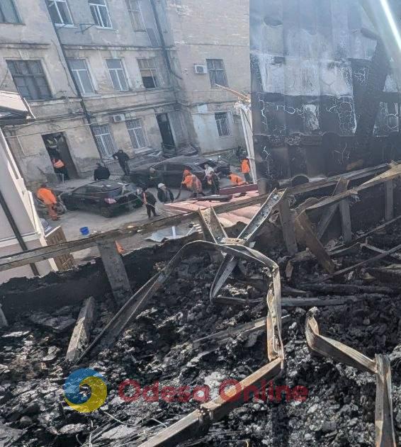 Пожежа та порятунок людей: мешканці одного з постраждалих дворів в Одесі згадали ніч атаки