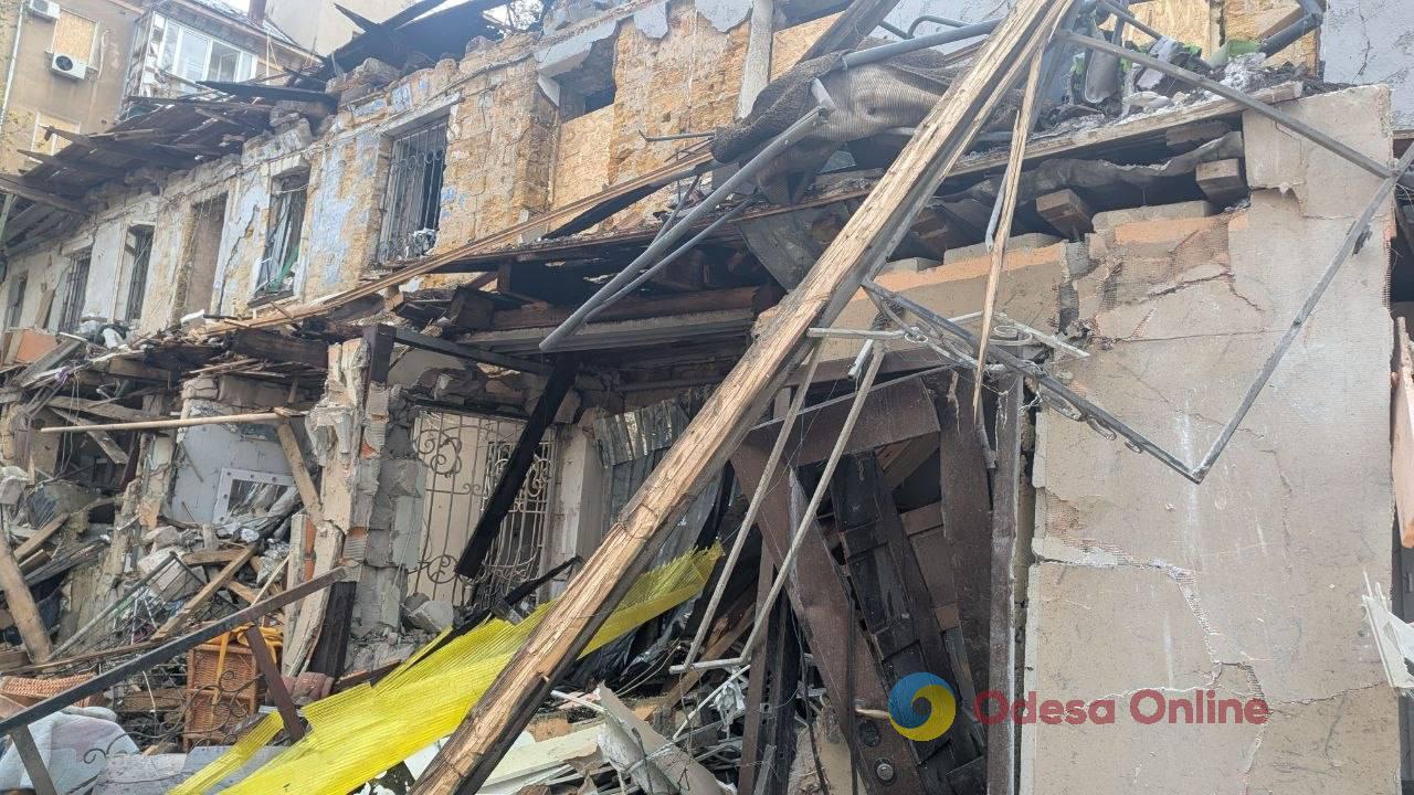 Пожежа та порятунок людей: мешканці одного з постраждалих дворів в Одесі згадали ніч атаки