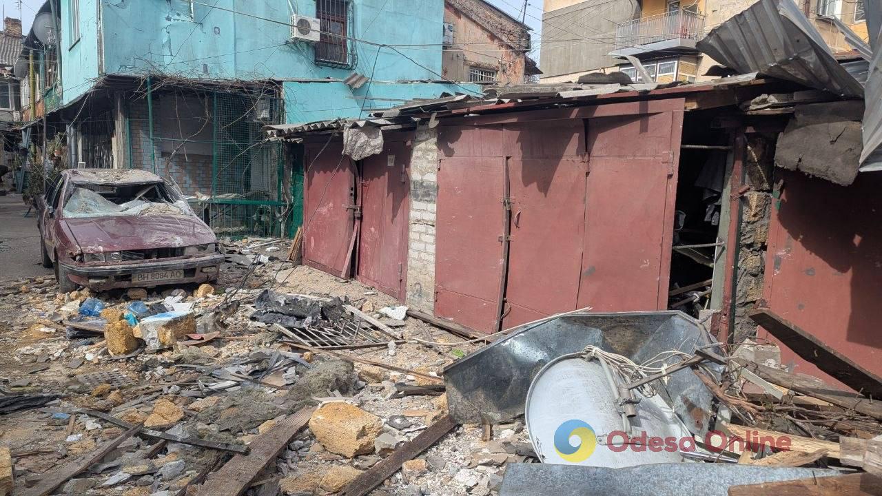 Пожежа та порятунок людей: мешканці одного з постраждалих дворів в Одесі згадали ніч атаки