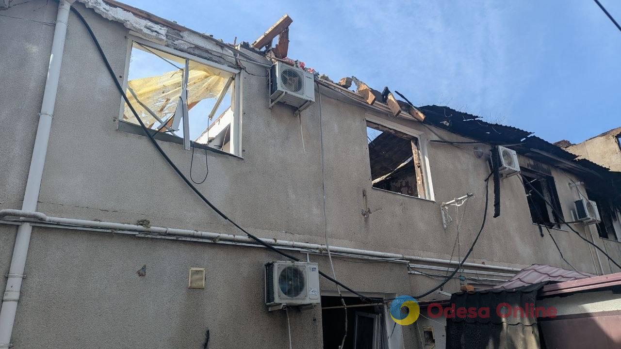 Пожежа та порятунок людей: мешканці одного з постраждалих дворів в Одесі згадали ніч атаки