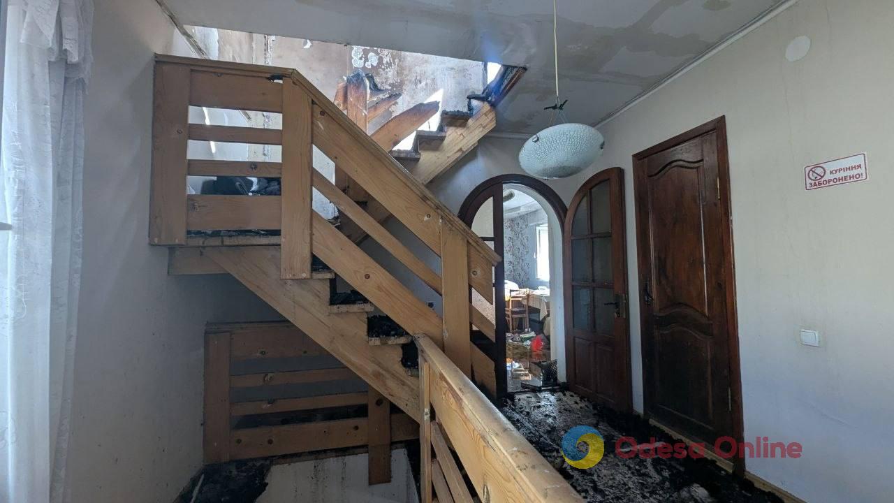 Пожежа та порятунок людей: мешканці одного з постраждалих дворів в Одесі згадали ніч атаки