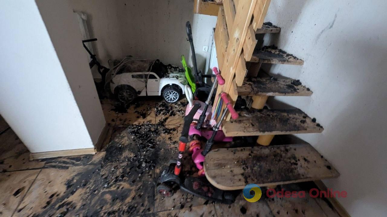 Пожежа та порятунок людей: мешканці одного з постраждалих дворів в Одесі згадали ніч атаки