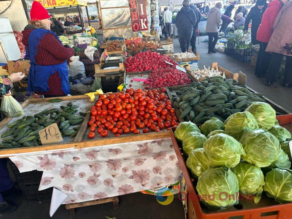 Молодая картошка, клубника и кабачок: актуальные цены на одесском Привозе