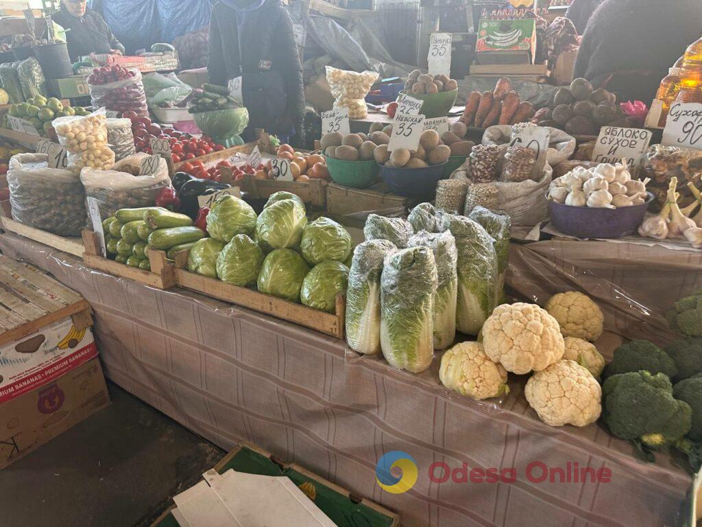 Молодая картошка, клубника и кабачок: актуальные цены на одесском Привозе