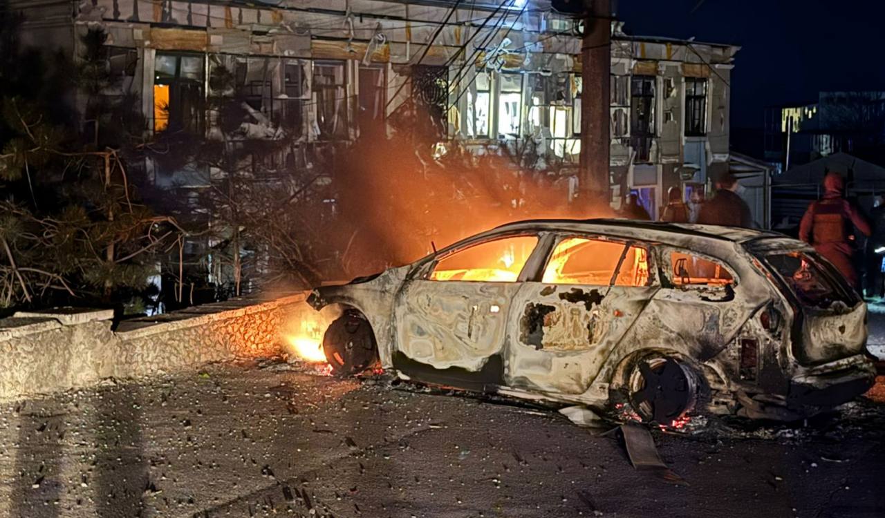 Ночью РФ атаковала Одессу – 11 человек пострадали, повреждены жилые дома, отель, фуникулер