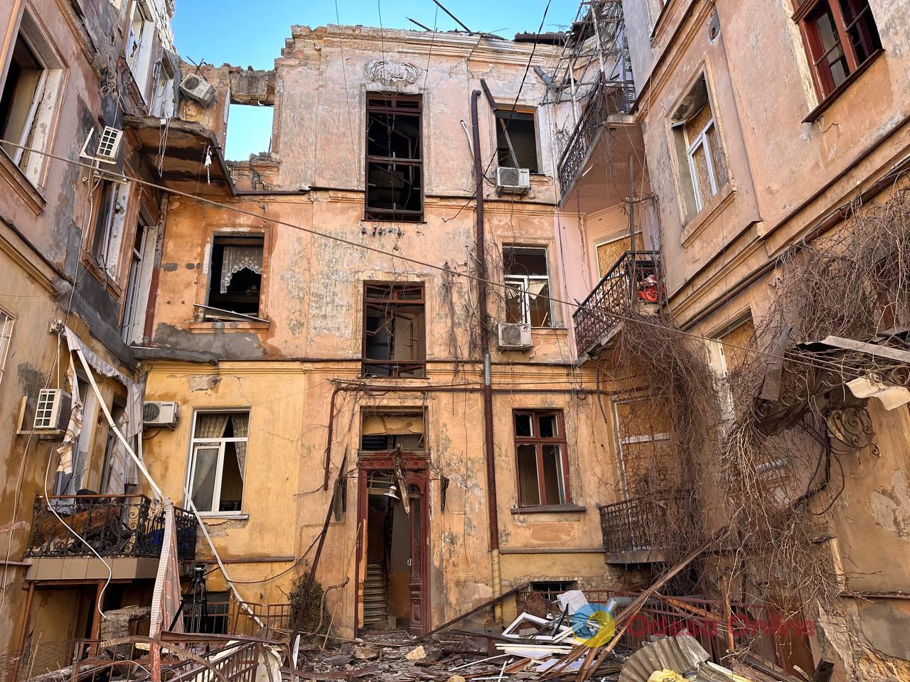 Фото недели в Одессе: майский город и последствия вражеских атак