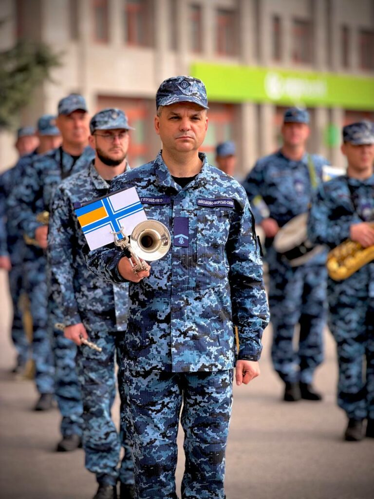 В Одесі урочисто підняли прапор ВМС ЗСУ (фото)