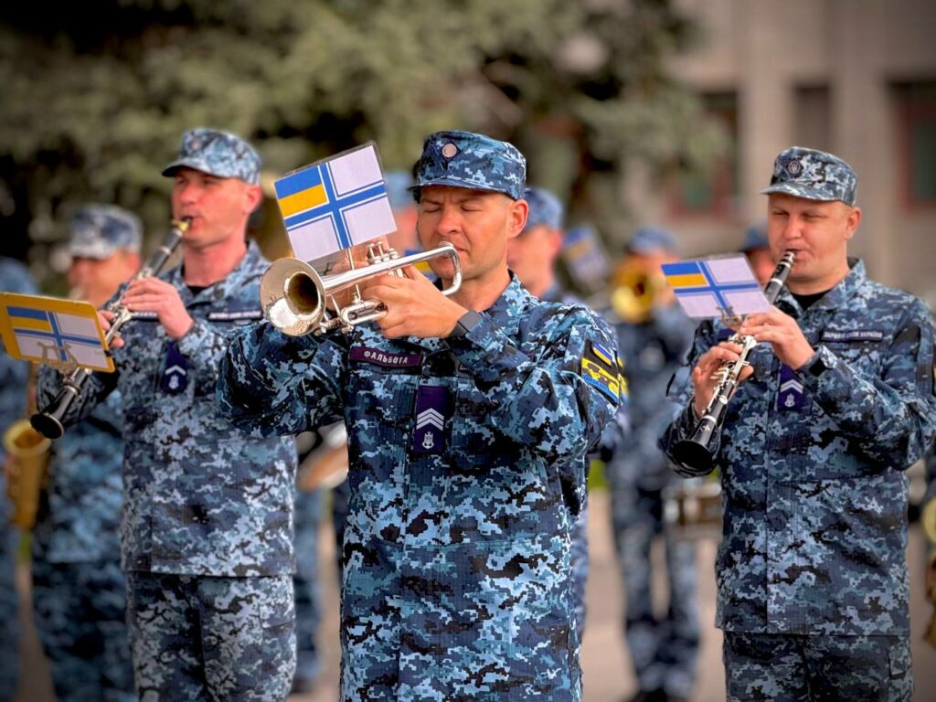 В Одесі урочисто підняли прапор ВМС ЗСУ (фото)