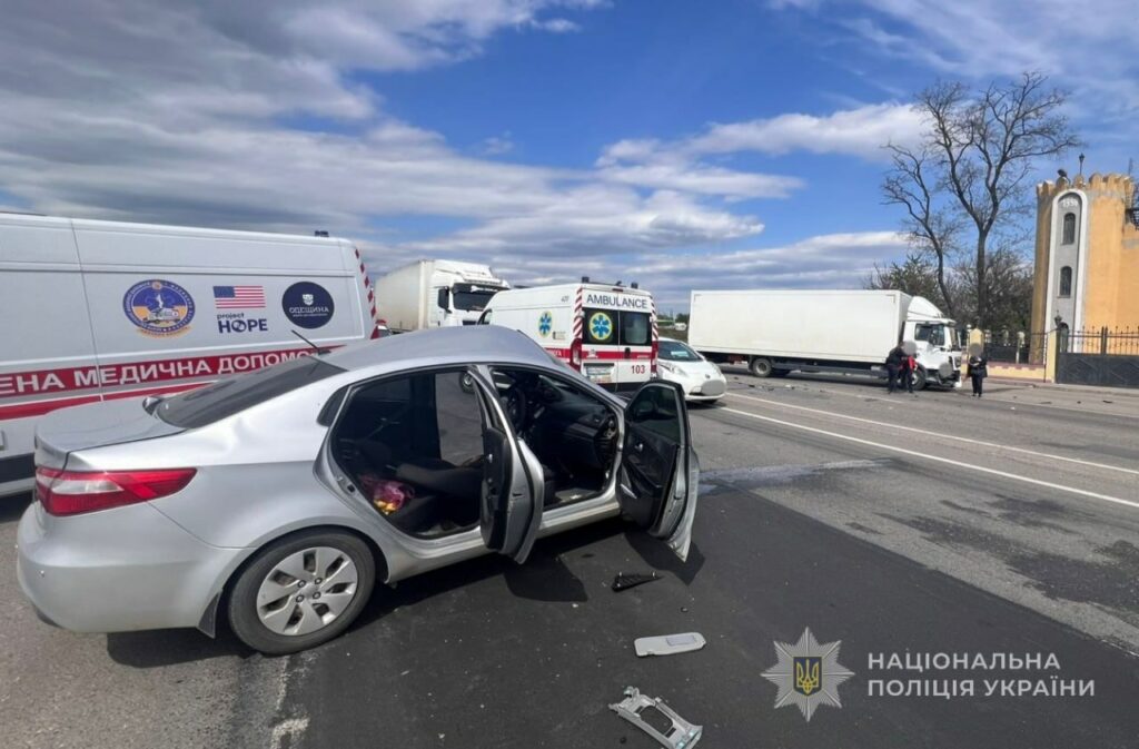 ДТП за участю фури та легковика сталася на об&rsquo;їзній дорозі Одеси