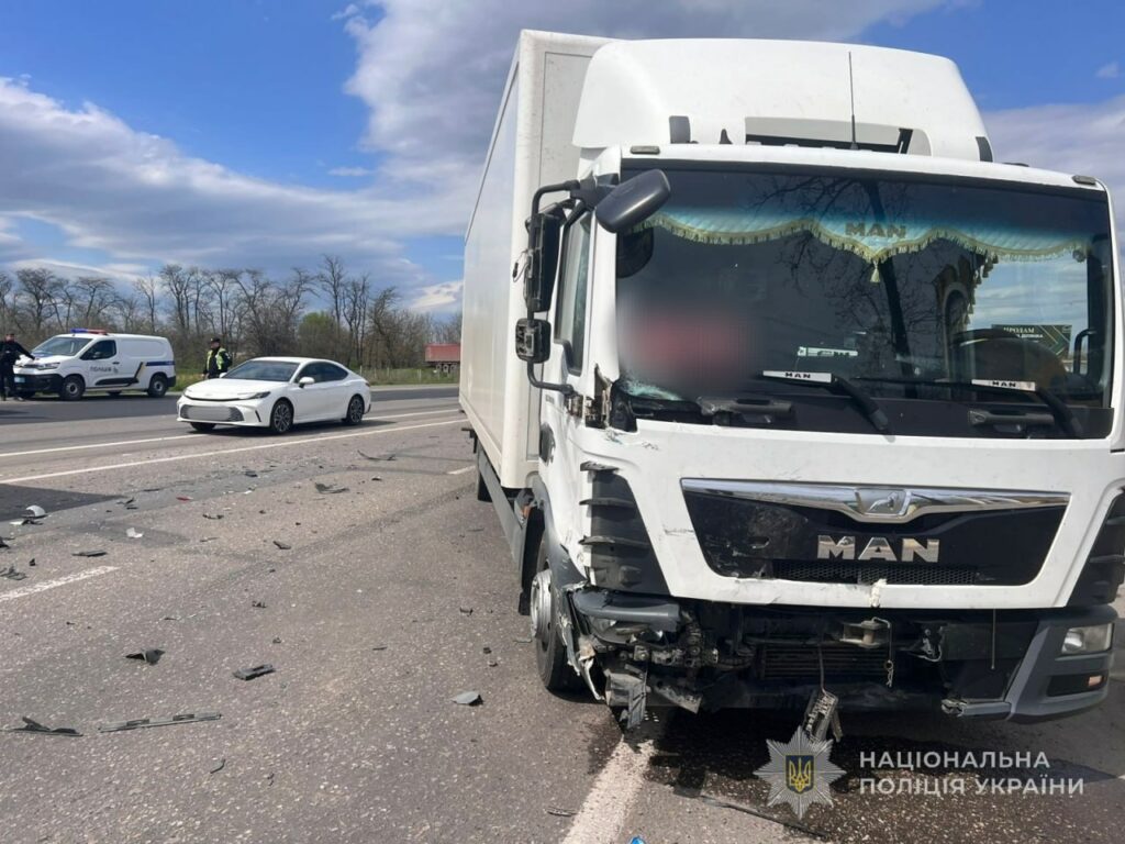 ДТП за участю фури та легковика сталася на об&rsquo;їзній дорозі Одеси